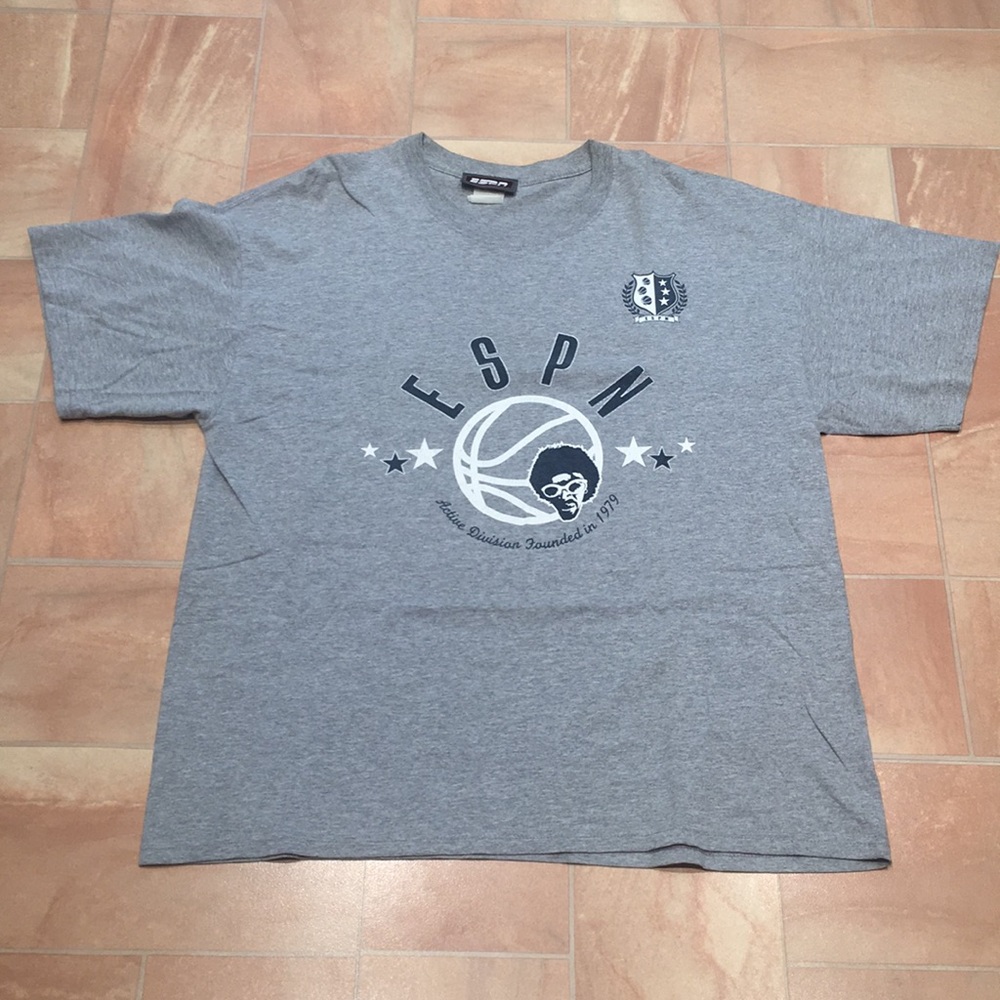 ESPN Men’s Gray Basketball Active Division Graphic Print Short Sleeve T-Shirt
